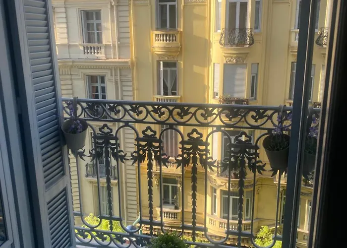 Les Fleurs Astoria Daire Menton