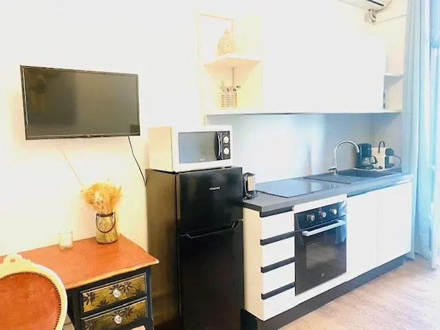 Les Fleurs Astoria Mentona